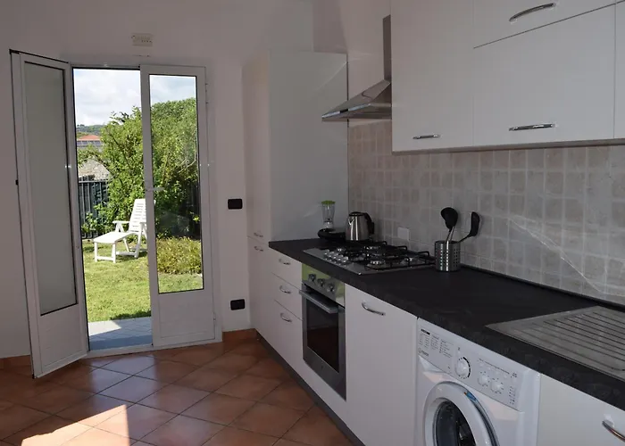 アパート Casa A Diano Con Giardino ディアーノ・マリーナ