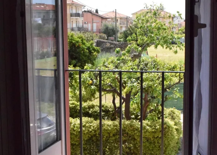 アパート Casa A Diano Con Giardino